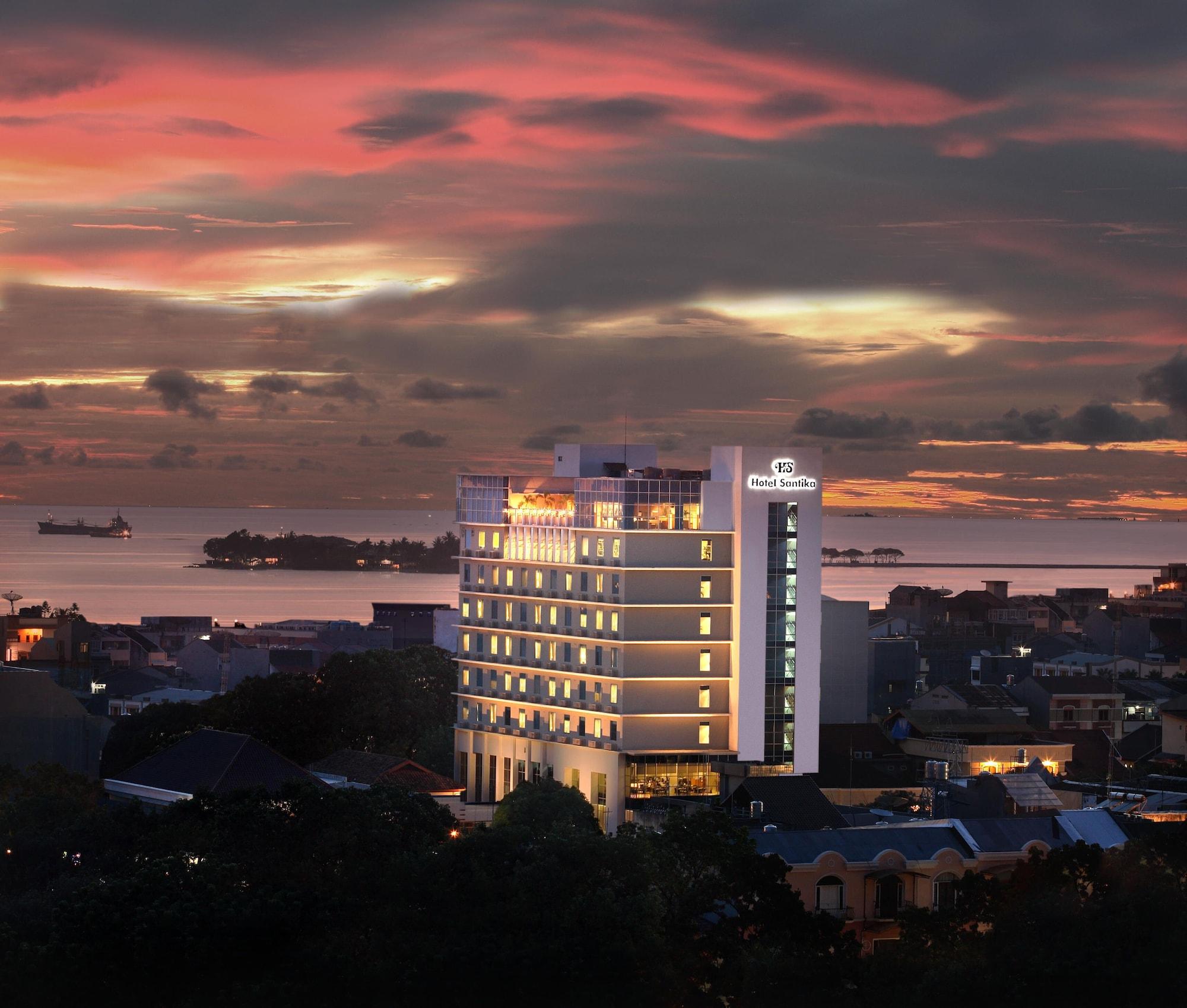 Hotel Santika Makassar Exterior photo