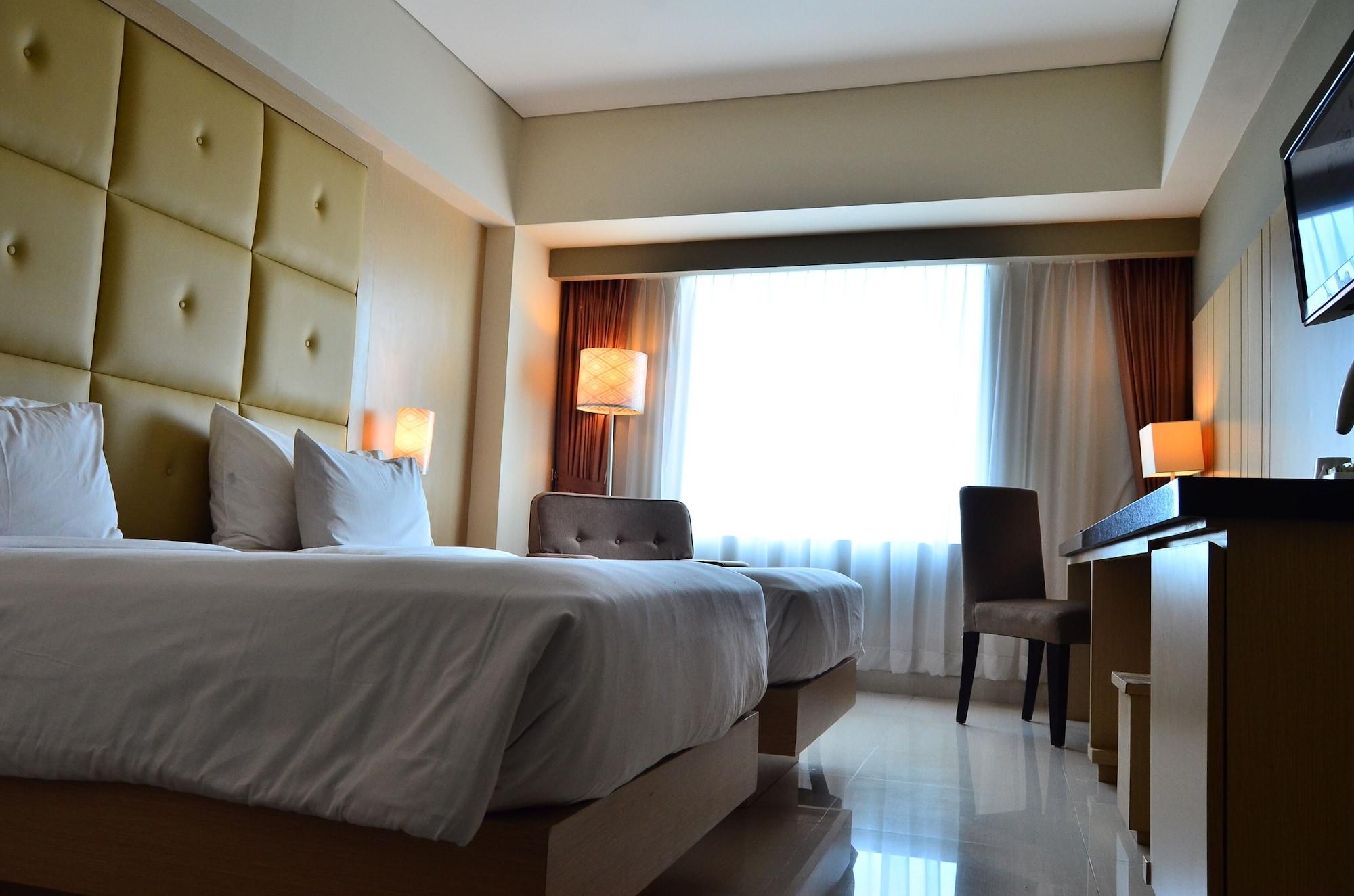 Hotel Santika Makassar Exterior photo