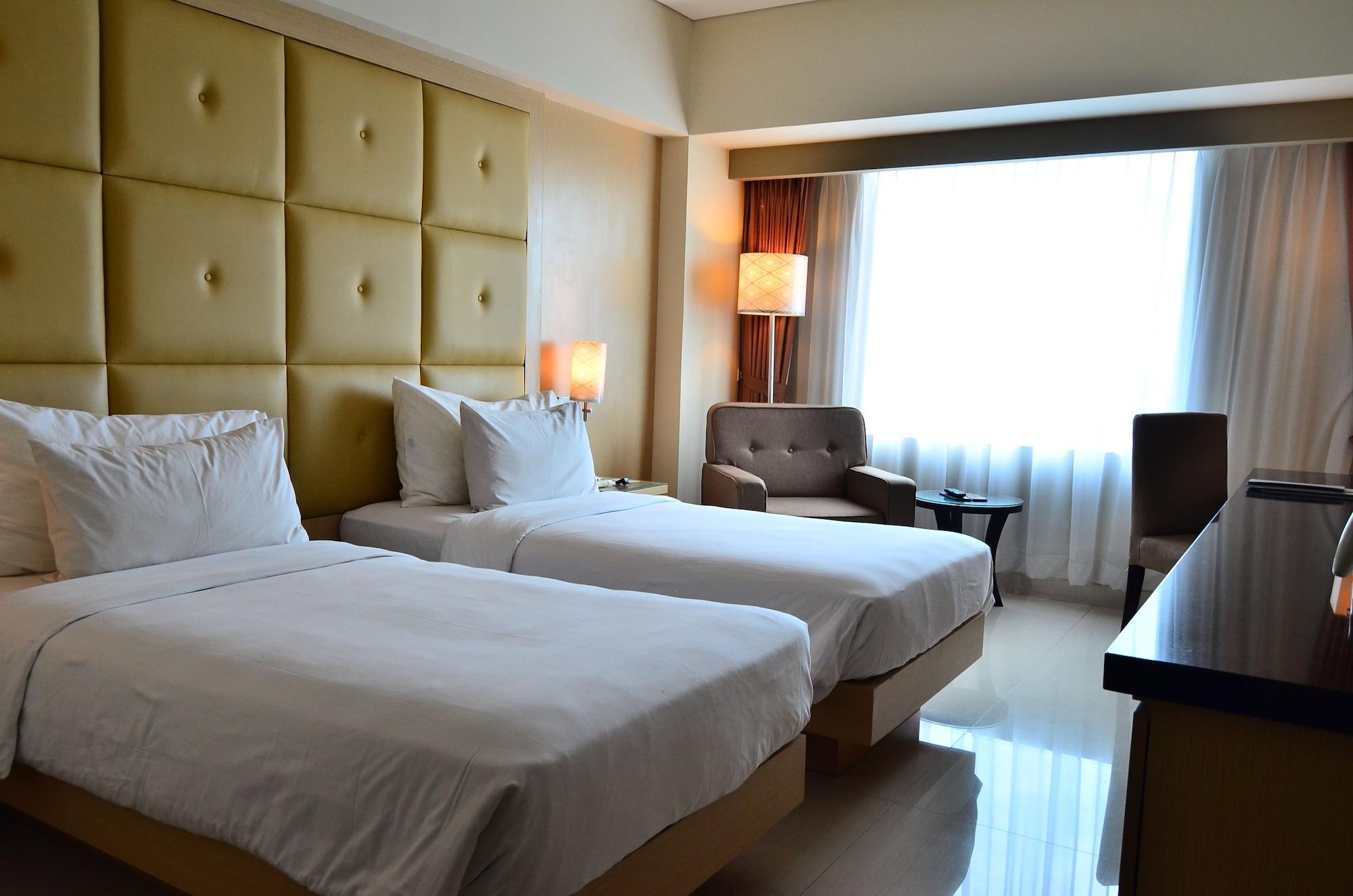 Hotel Santika Makassar Exterior photo