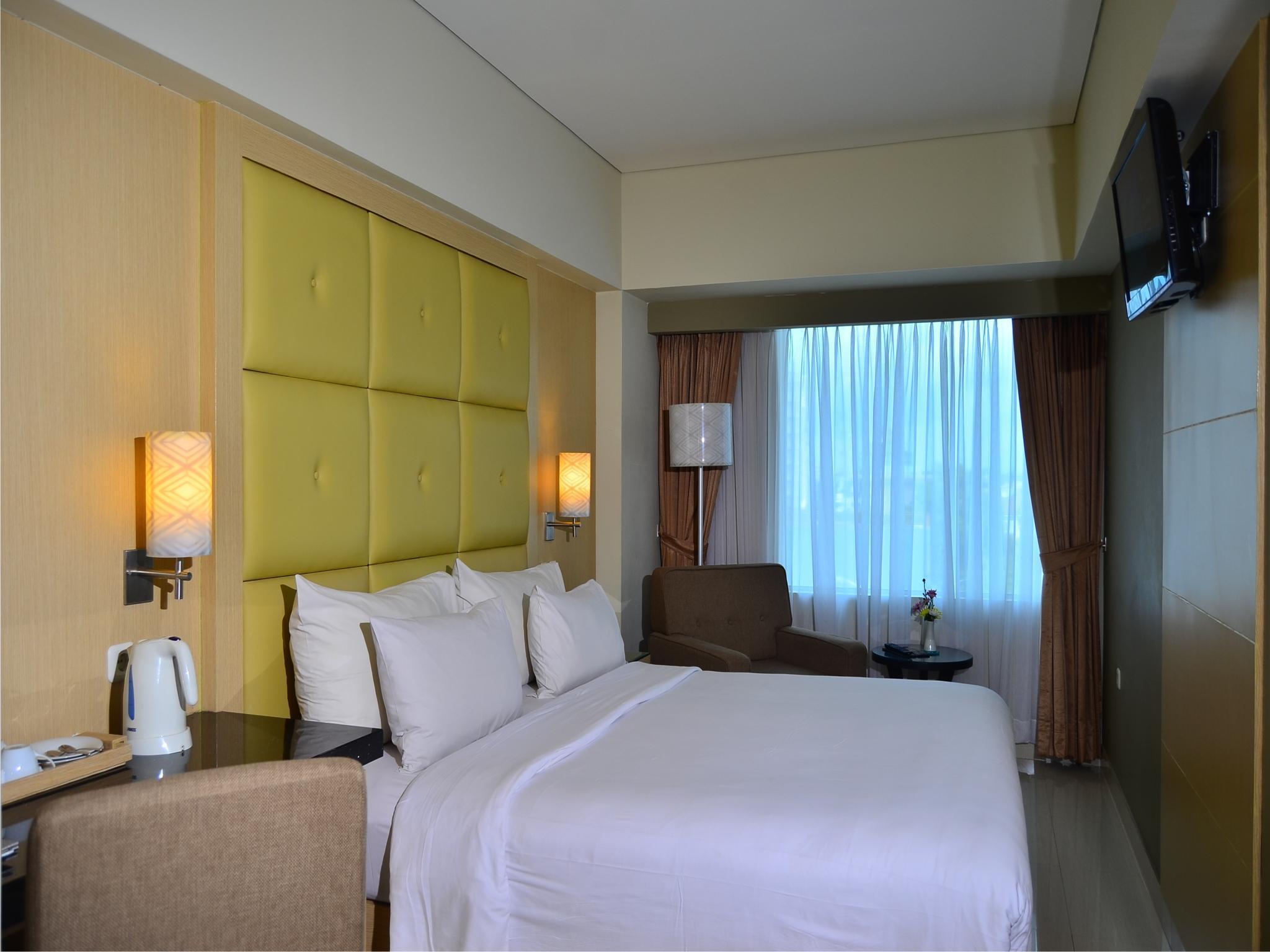 Hotel Santika Makassar Exterior photo