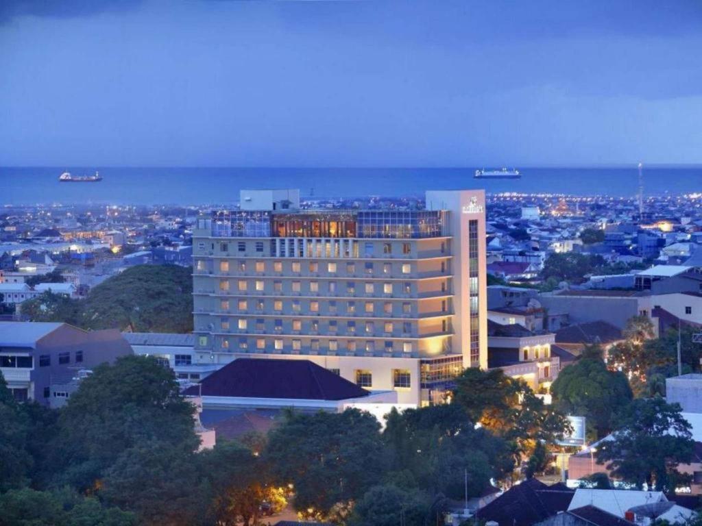 Hotel Santika Makassar Exterior photo