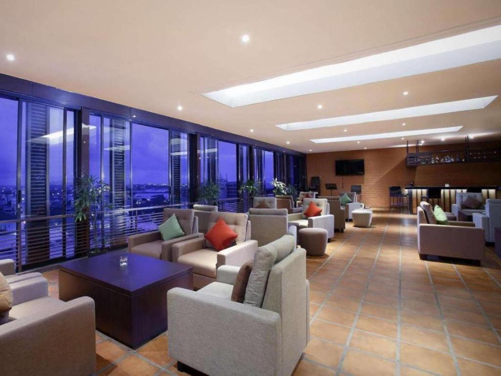 Hotel Santika Makassar Exterior photo