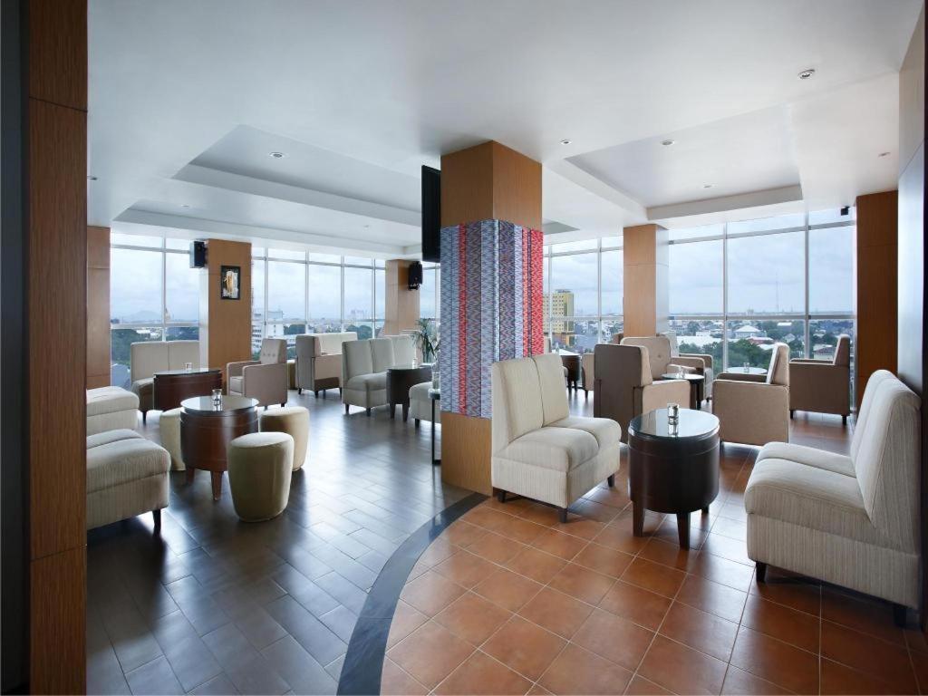 Hotel Santika Makassar Exterior photo