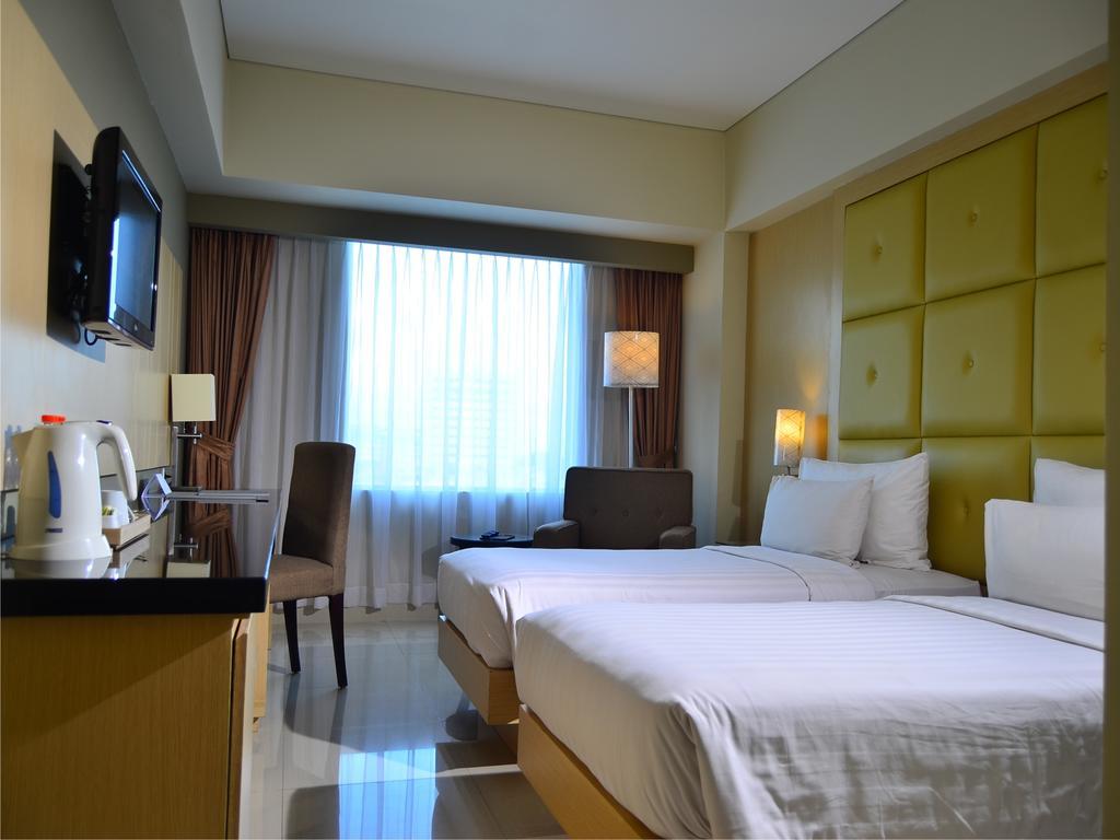 Hotel Santika Makassar Exterior photo