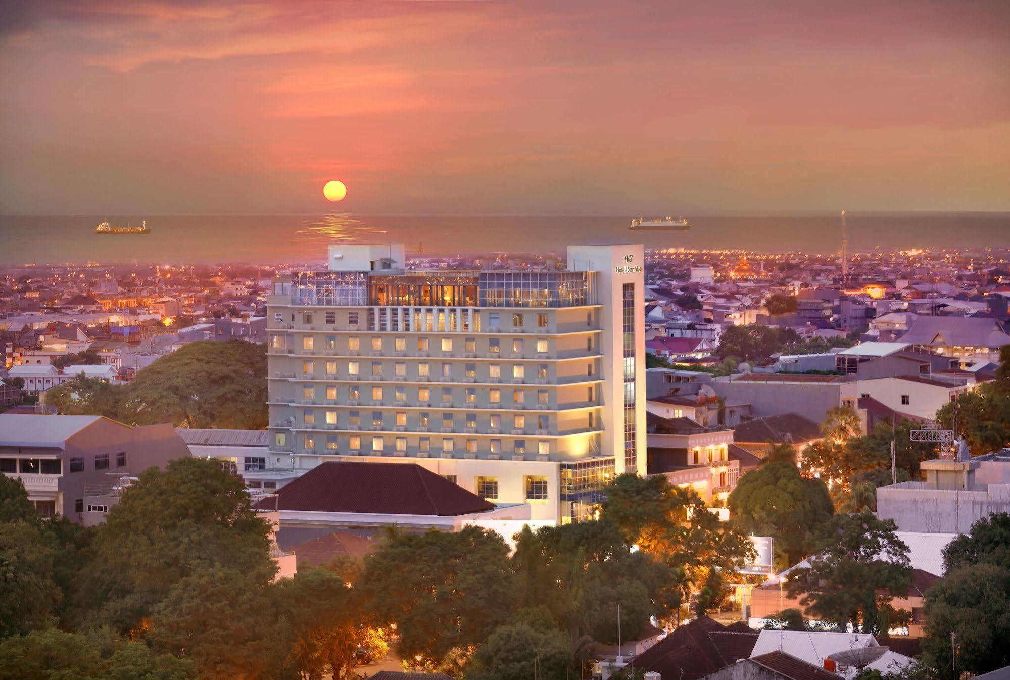 Hotel Santika Makassar Exterior photo